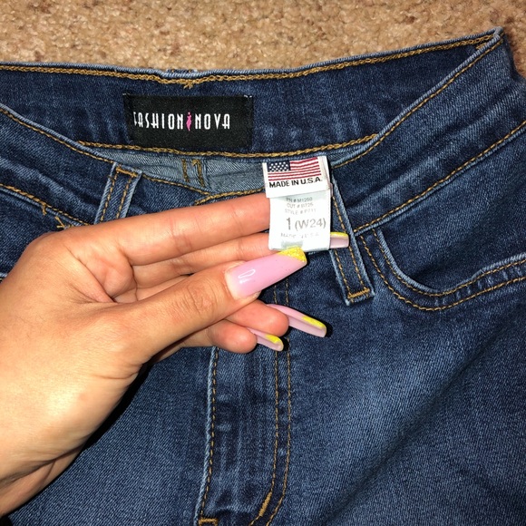 (SOLD‼️) fashion nova beach bum jeans - Picture 3 of 4